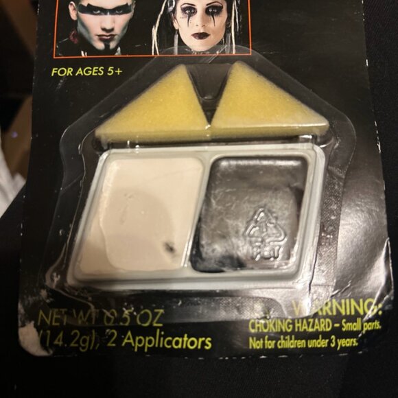 Make Up Sticks Bright White/black Make Up Crayons Halloween Goth Emo Fun & More - Picture 4 of 6
